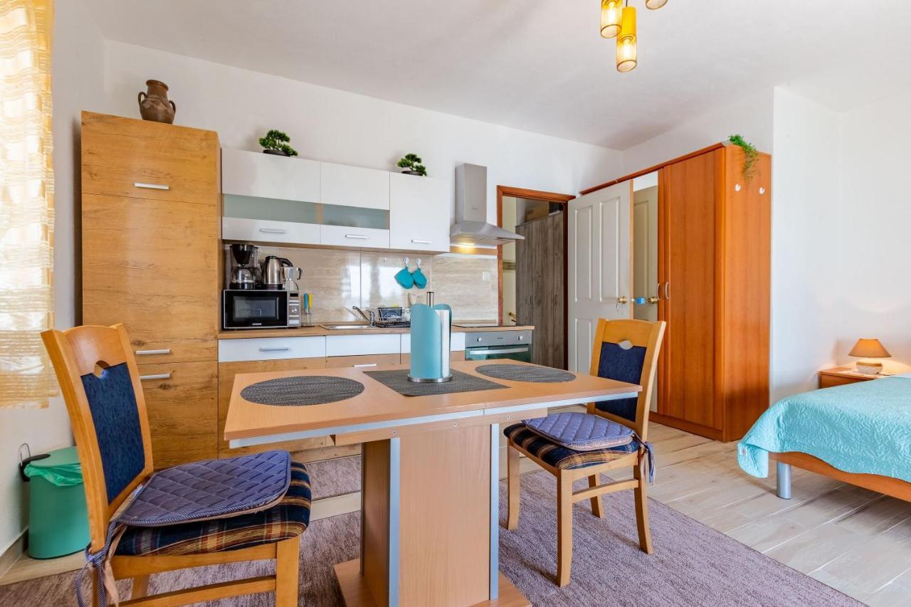 Mare-More Studio W Balcony And Beach Front And View ザダル エクステリア 写真